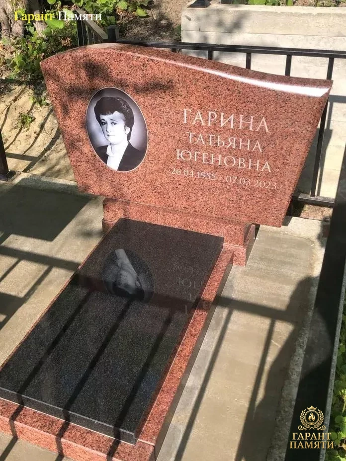 Памятник из цветного гранита 11